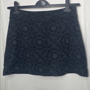 Tranquility by Colorado Clothing Black and Gray Patterned Mini Skort SIZE: Small